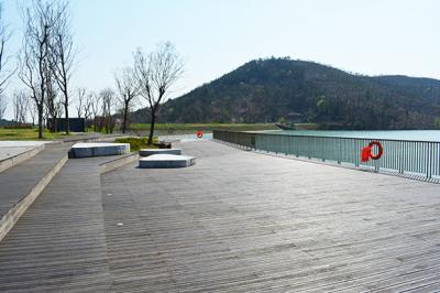 隱龍湖休閑廣場(chǎng)